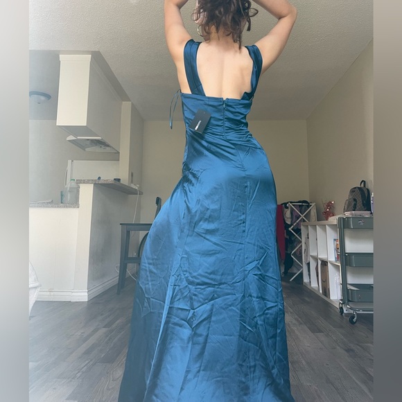Dress - Picture 3 of 3
